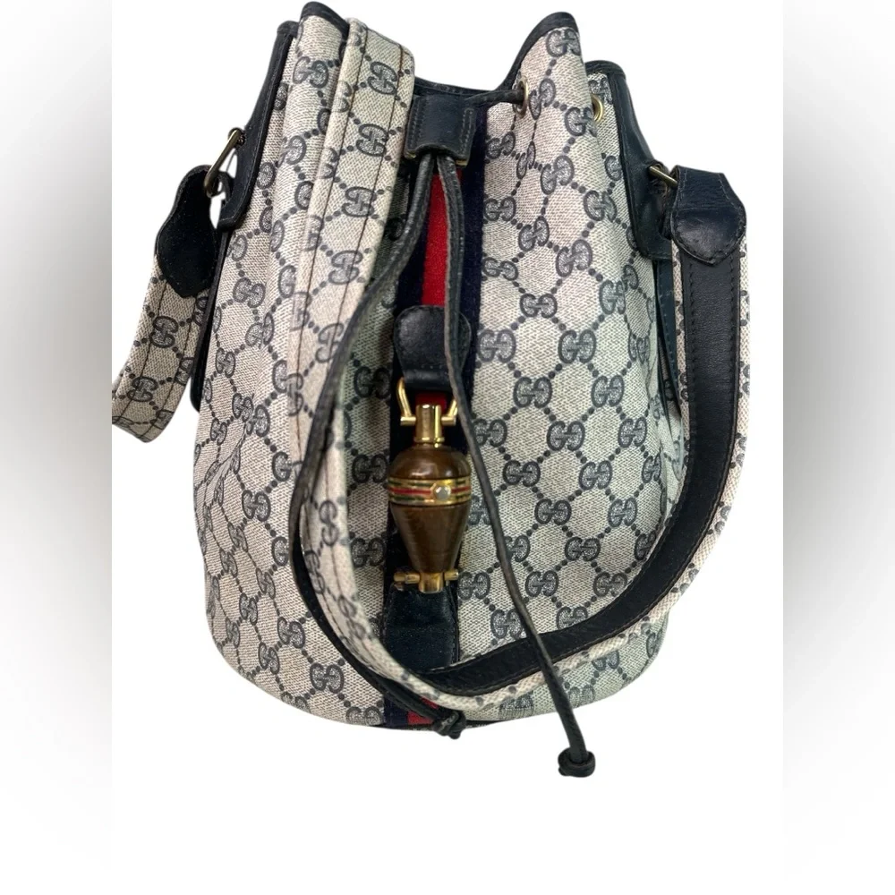 Gucci vintage cherryline PVC leather Shoulder/bucket Bag with Red Accent - Picture 1 of 11